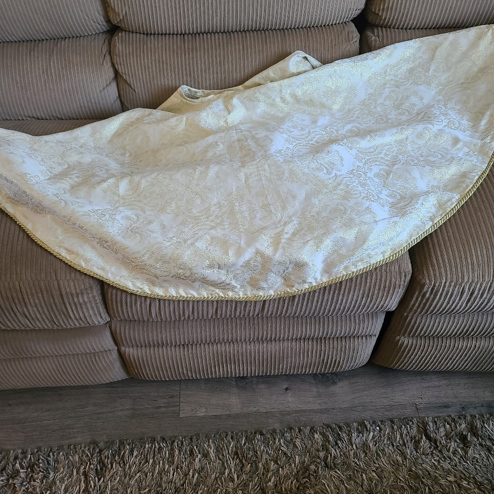 Gold and Ivory Tree Skirt